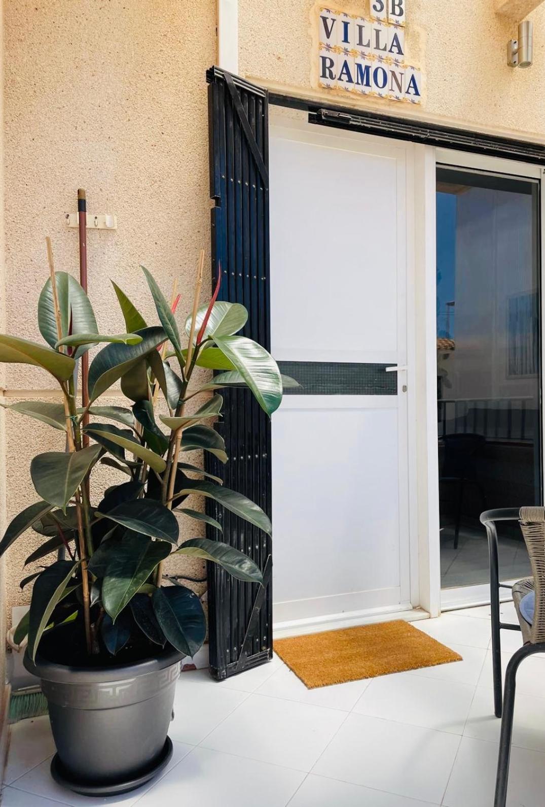 Przytulny Apartament 100M Od Plazy Torrevieja Exteriör bild